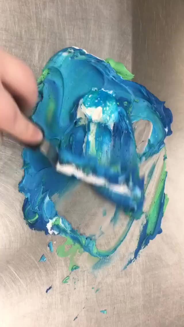  #reverse #REVERSE #icing #rose #roses #kissme #blue #green #satifaction #saticfying