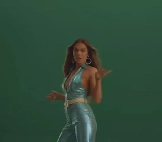 hailee steinfeld sexy sexy voice gif