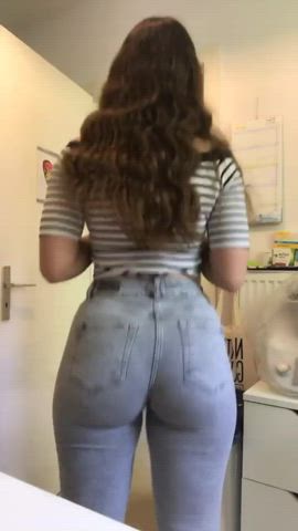 Rate her booty