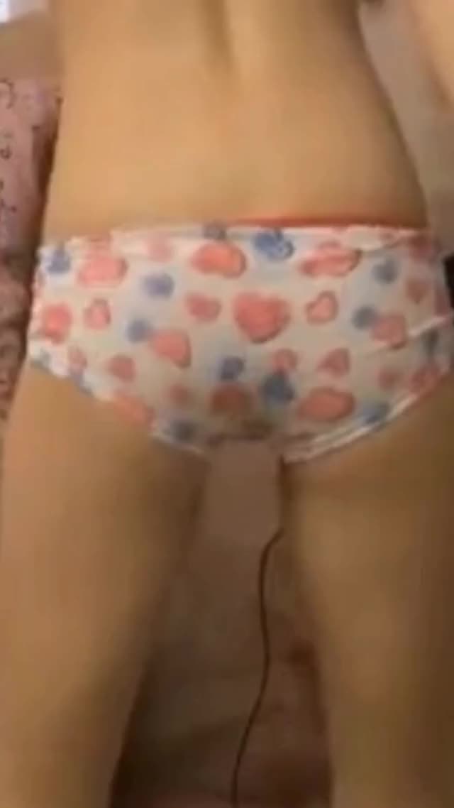 teen bootie shake in panties