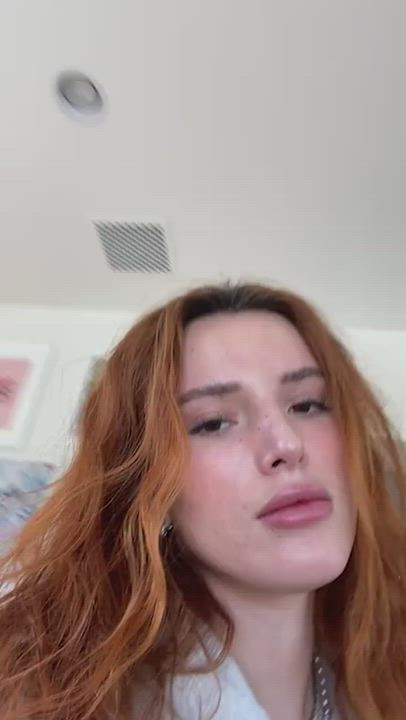 Bella Thorne gif