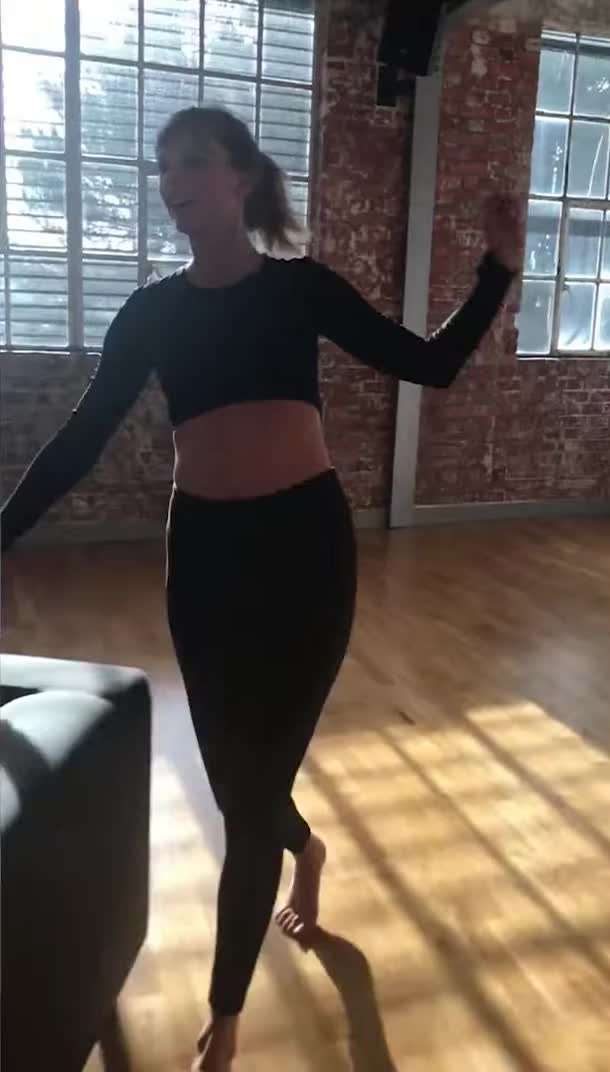 Dancing Taylor Swift gif