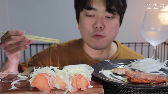 균_왕 연어초밥과 연어스테이크 먹방-4