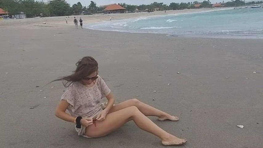 Open pussy piss in public, risky pee in a windy day.