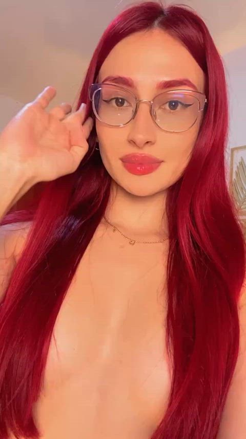 glasses latina myfreecams gif