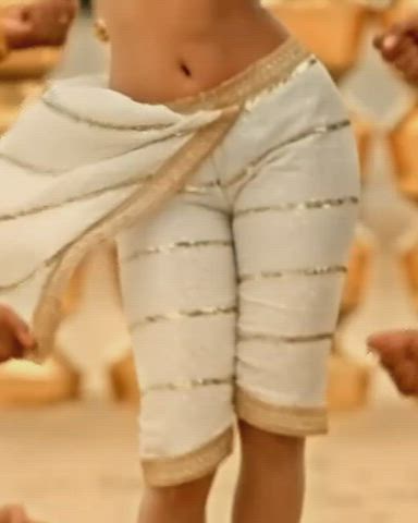 Pooja Hegde dusky navel