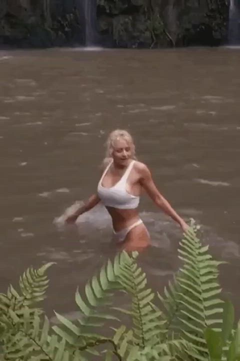 ass big tits blonde boobs celebrity milf movie pussy tits underwater gif