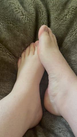 barefootmilf feet feet fetish foot foot fetish onlyfans pawg petite solo toes gif
