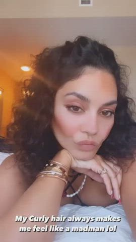 Cleavage Natural Tits Vanessa Hudgens gif