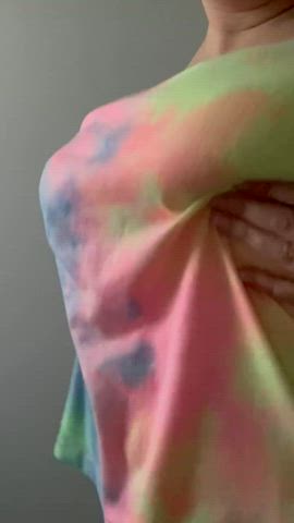 Big titty tie-dye tease ☀️✌🏼