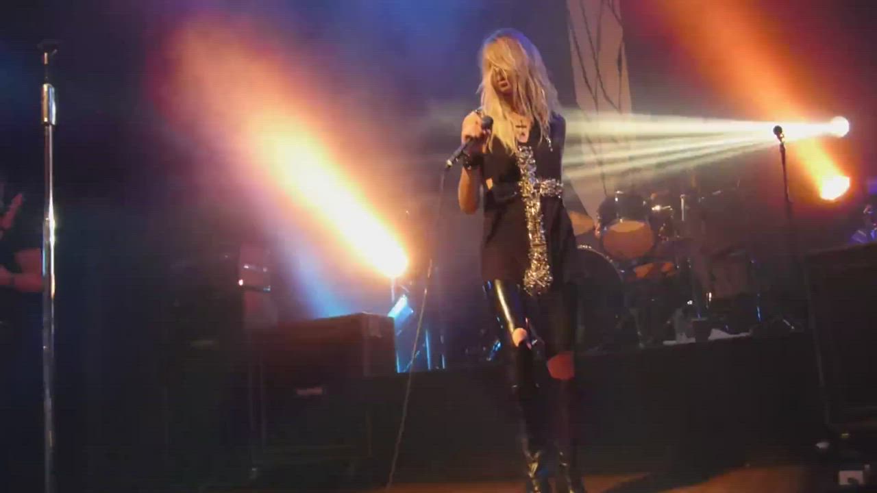 Ass Taylor Momsen Tease gif