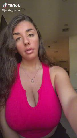 amateur big tits cleavage homemade jewish natural tits tiktok gif