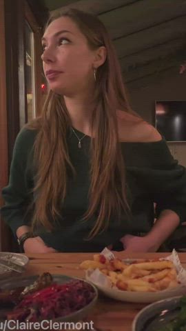 I’m always flashing in restaurants [gif]