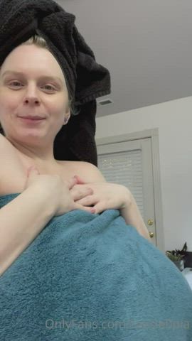 bathroom big tits blonde boobs huge tits nipples pregnant shower white girl gif