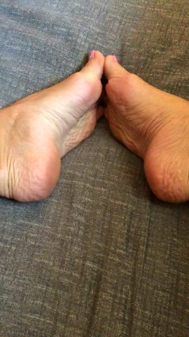 feet feet fetish soles toes wrinkled gif