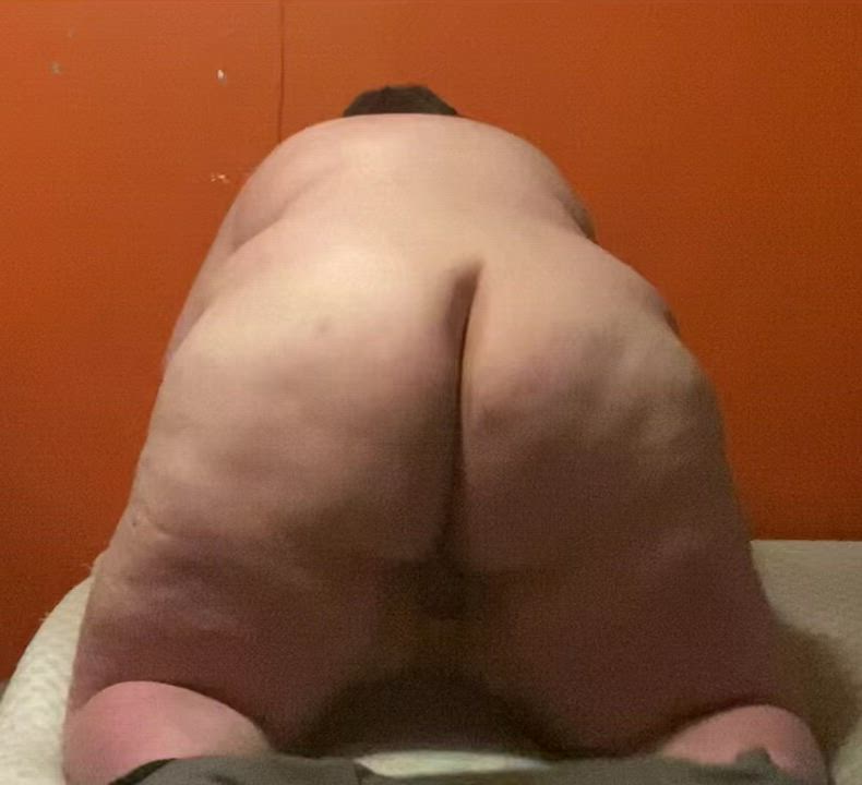 Wish I had a big sexy guy to fill me up from behind