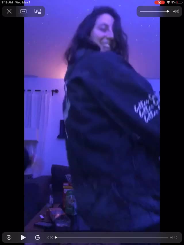 Noah Cyrus booty shake