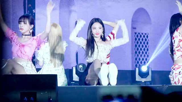 180801 KMF Dance The Night Away TWICE 정연 직캠 20180812 133113