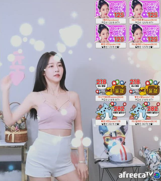 Crayon Pop - Ellin Body, Boobs, Downblouse