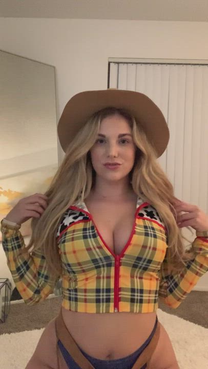 Cowgirl Haleigh
