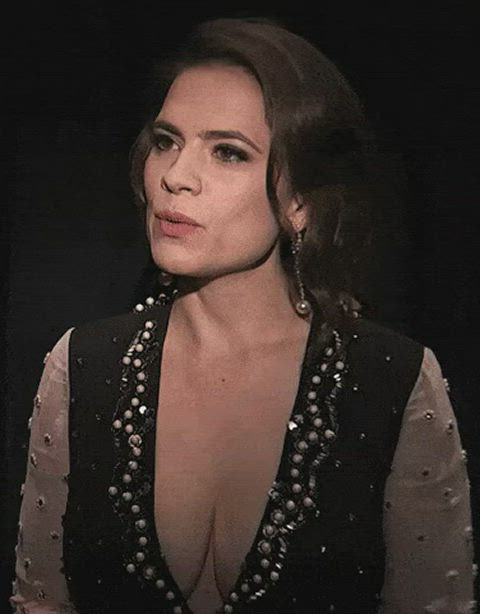 Hayley atwell