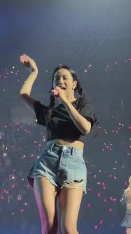 MOMMY JISOO, sit on me.