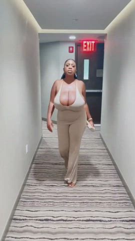 cleavage huge tits jiggling gif