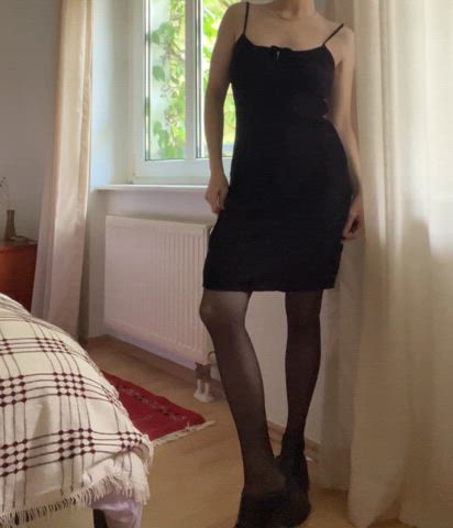 are you into 5ft redheads in nylons?