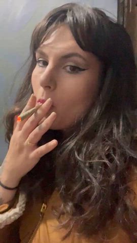 fetish pretty selfie smoking tattooed hot-girls-with-tattoos onlyfans-creators gif