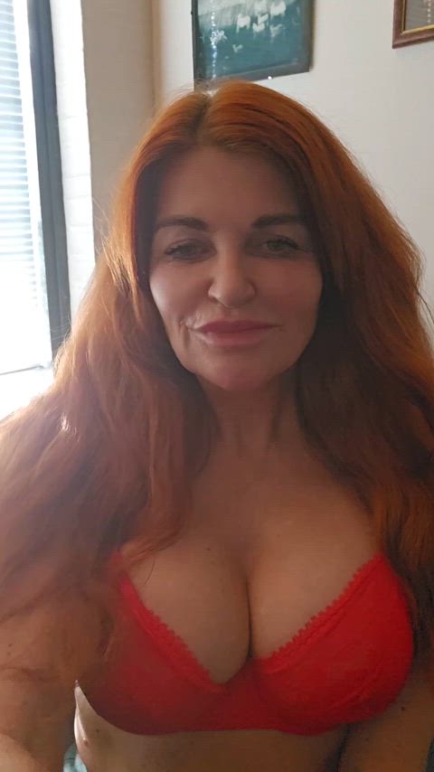 amateur big tits bouncing tits busty cute homemade huge tits milf natural tits redhead