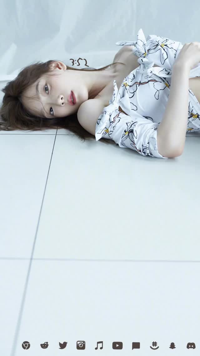 Taeyeon Something New Kustom Live Wallpaper