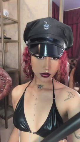 Visit me to arrest you https://chaturbate.com/demethra_lion/