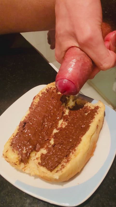 Slo-mo Nutella cum roll