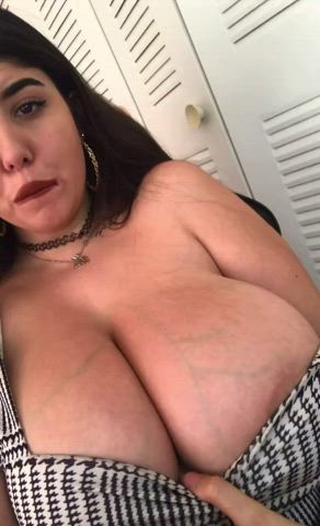 Big titted Latina ?