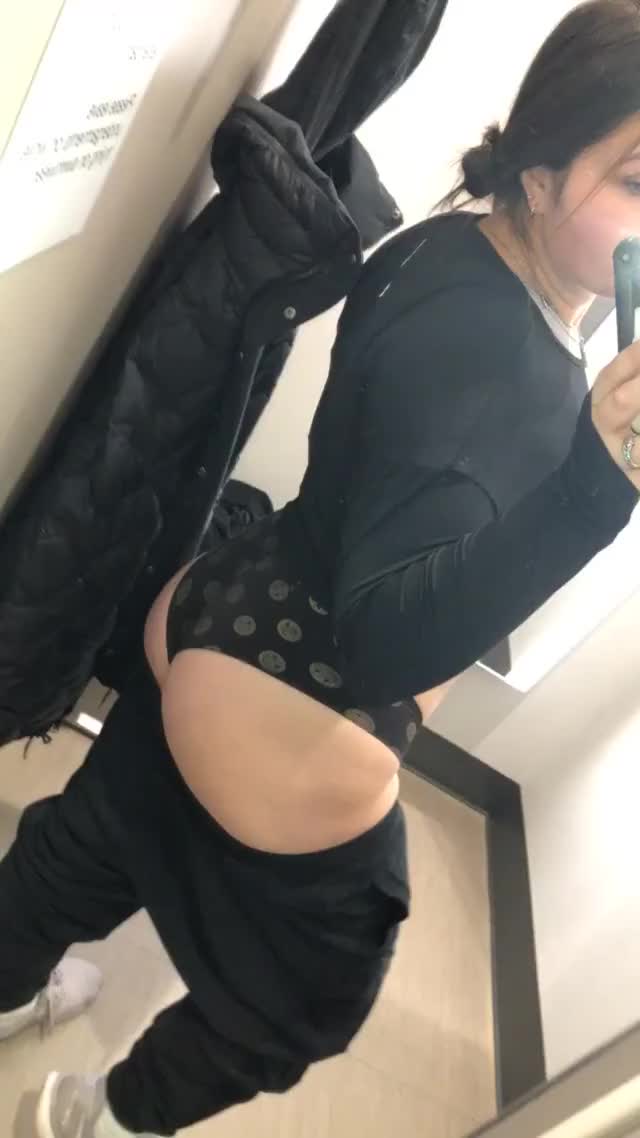 Dressing room fun ? [f21]