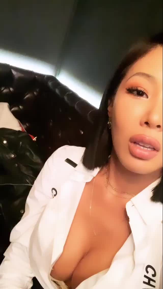 Jessi cleavage