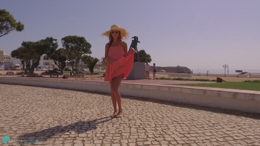 Katya gorgeous without panties in public. video 1