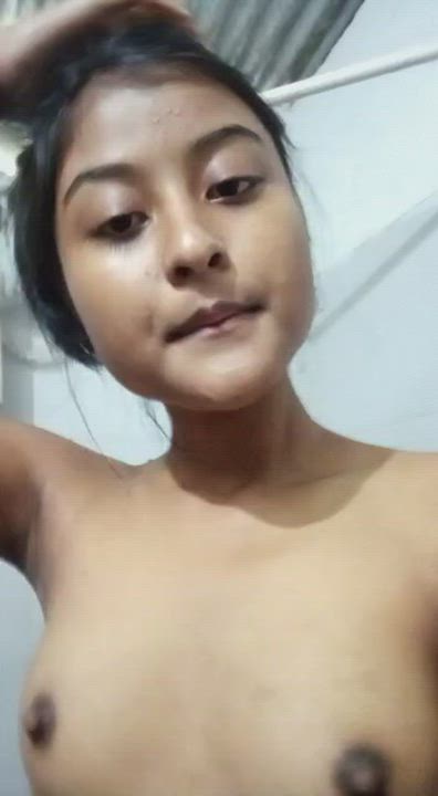 ??Cute desi girl showing her tits and Fingering her pussy [must watch] [link in comment]??