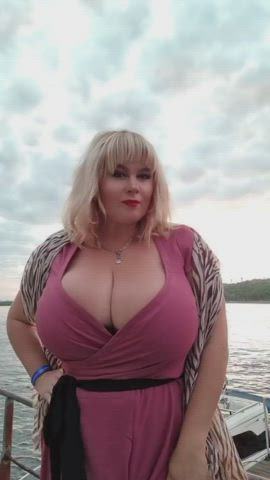 Busty Cleavage Huge Tits gif