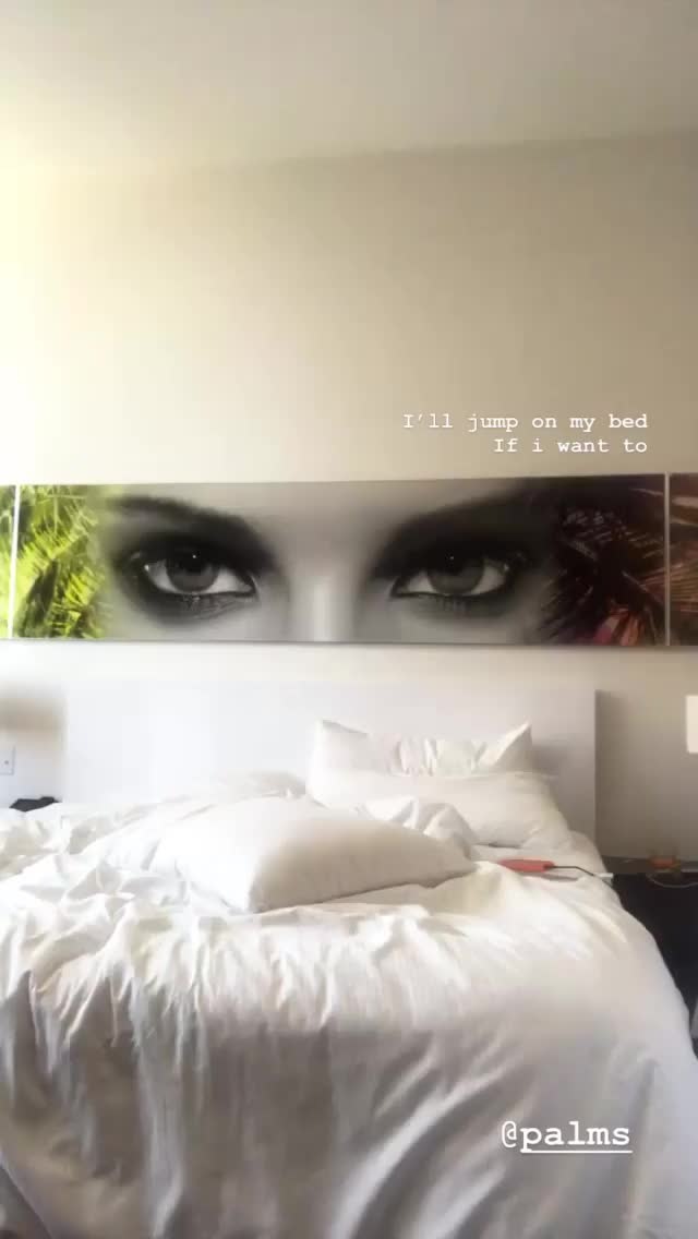 Dani Thorne bed