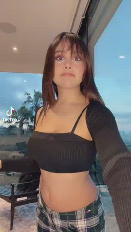 Neekolul booty jiggle ??