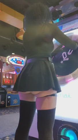 amateur ass dancing public thick thighs upskirt gif