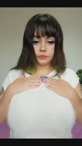 big tits brunette chubby huge tits natural tits onlyfans goth-girls latinas gif