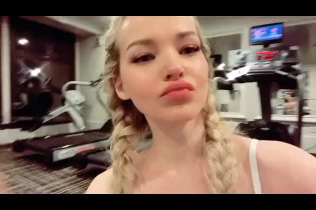 dovecameron 1585069321195-1 1 Dove Cameron