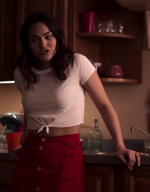 Camila Mendes