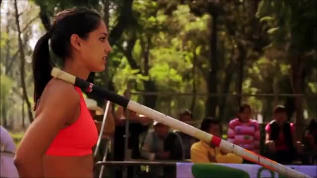 Allison Stokke in Mexico