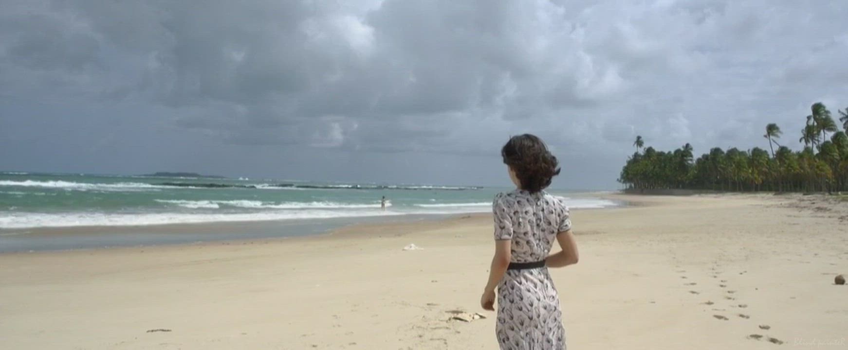 Come, the water is great! (Letícia Colin &amp; Marjorie Estiano - Entre Irmãs