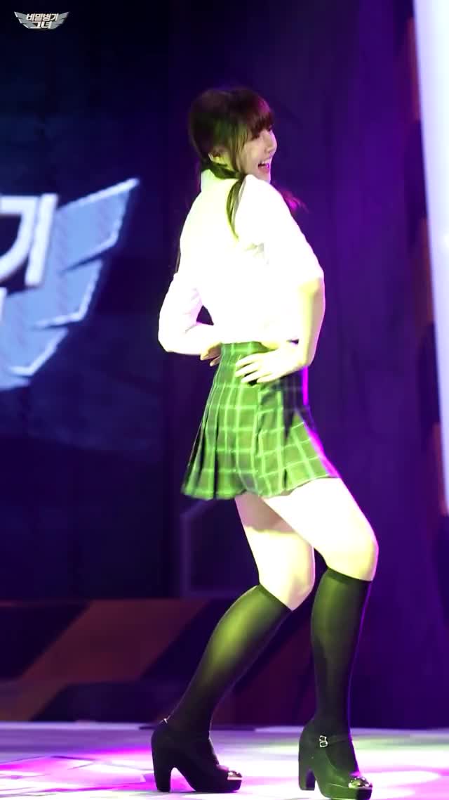 GFriend Yerin: Sexy 18 y/o School Girl Lead GFY