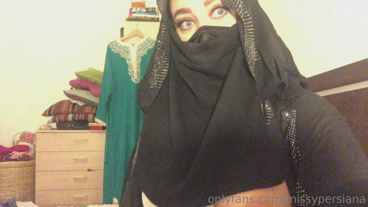 Arab Big Ass Big Tits Camgirl Hijab Muslim gif