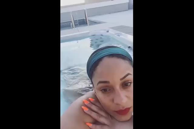 Tahiry Solo Pool Booty